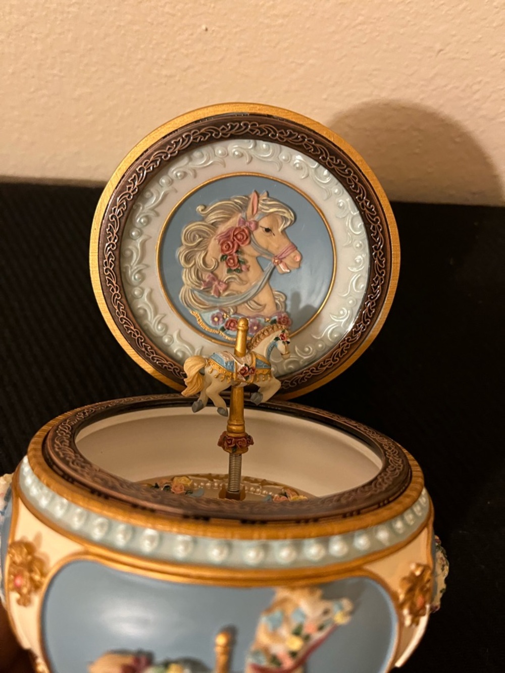 Vintage collectable  decorative carousel trinket music box LED light